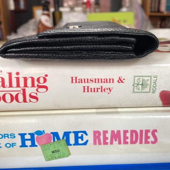 🎁PRICE REDUCED BLACK BVLGARI BIFOLD/WALLET. PRELOVED JUST 3X (FREE GIFT 🎁 - Picture 5 of 11